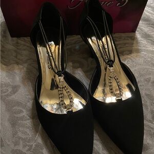 Sophisticated Black Heels with Rhinestone Detail